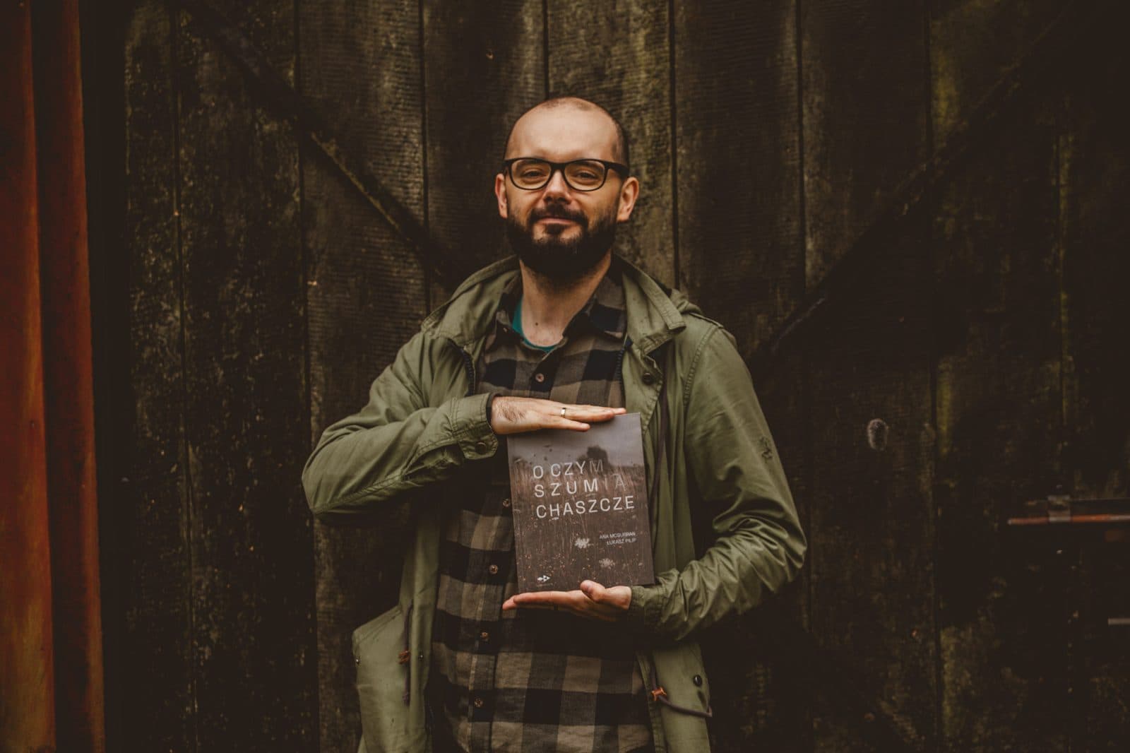 Łukasz Pilip z książką „O czym szumią chaszcze”